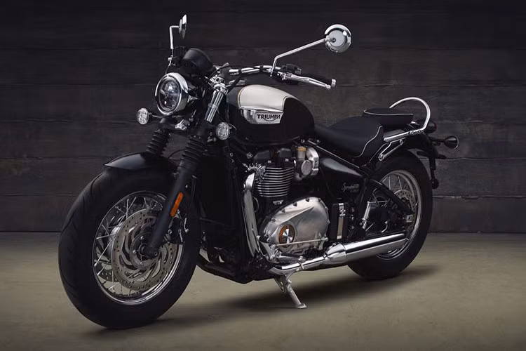 Mẫu xe môtô Triumph Bonneville Speedmaster vốn là một cái tên khá quen thuộc của hãng xe máy Anh Quốc với các bikers trên toàn thế giới. Và để nối tiếp thành công của phiên bản tiền nhiệm, Triumph đã chính thức giới thiệu phiên bản mới của mẫu cruiser Bonneville Speedmaster 2018 mang phong cách cổ điển, pha trộn thêm chút hiện đại để bắt kịp xu thế.