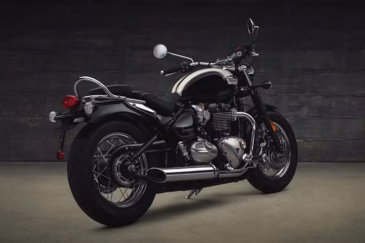 Triumph Bonneville Speedmaster 2018 có thiết kế tổng thể khá tương đồng với "người anh em" Bonneville Bobber hiện tại. Tuy nhiên, xe vẫn có những điểm nhấn riêng biệt. Về thiết kế, Bonneville Speedmaster 2018 vẫn theo đuổi phong cách cổ điển vốn có.