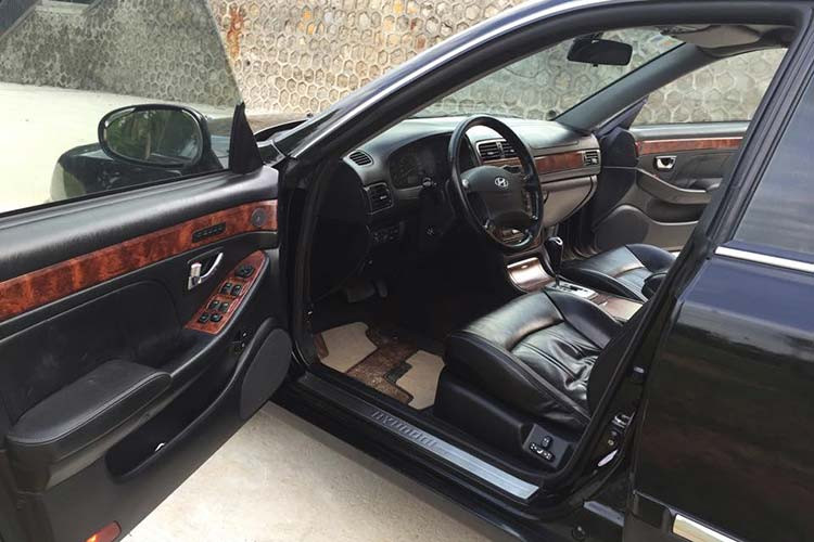 Mẫu xe sedan Hyundai XG 300 đời 2004 trang bị động cơ 3 lít V6 công suất 190 mã lực ở vòng tua máy 6.000 vòng/phút, mô men xoắn cực đại 260 Nm. Hộp số tự động 5 cấp Shiftronic, dẫn động cầu trước.