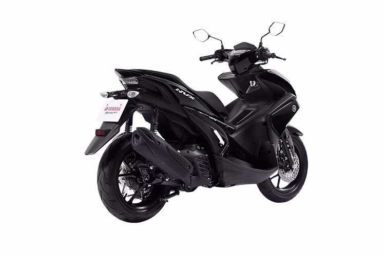 Bánh sau của xe sử dụng phanh tang trống, kèm theo lốp có kích thước lớn 140/70/17. Cặp mâm của NVX có thiết kế 3 cánh chữ Y. Các chi tiết khác như hộc đựng độ hai bên yếm, cốp xe, đồng hồ công tơ mét, yên xe cùng các tiện ích... của mẫu xe mới này được thiết kế khá tương đồng với đàn anh NVX 155 từng xuất hiện vào tháng 11/2016.