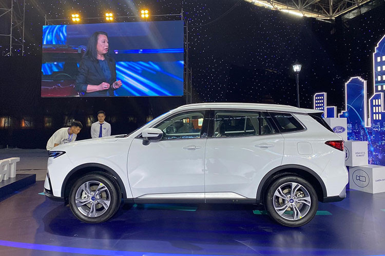 Về ngoại hình của của mẫu xe Territory hoàn toàn mới mới, đội ngũ của sáng tạo của Ford tiếp tục gây ấn tượng với ngôn ngữ thiết kế dành cho tương lai; xe có thiết kế vẻ ngoài năng động, trẻ trung và hiện đại.