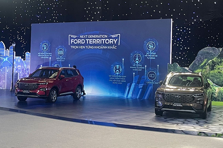 Theo đánh giá của nhiều chuyên gia, các tính năng an toàn của Ford Territory 2023 lần đầu có trong phân khúc SUV hạng C. Những trang bị này giúp cho Territory cạnh tranh tốt hơn với các mẫu xe cùng phân khúc như Mazda CX-5, Honda CR-V, Hyundai Tucson, Kia Sportage và Subaru Forester - vốn đều có gói công nghệ an toàn chủ động.