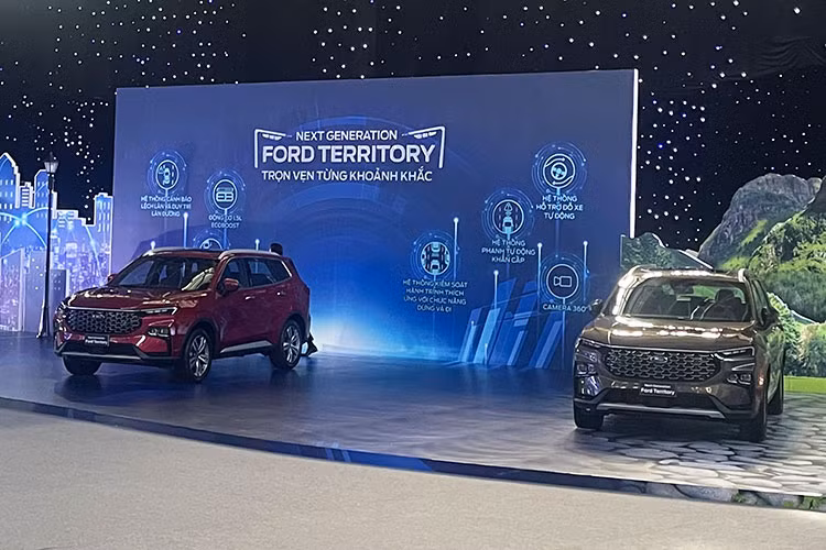 Theo đánh giá của nhiều chuyên gia, các tính năng an toàn của Ford Territory 2023 lần đầu có trong phân khúc SUV hạng C. Những trang bị này giúp cho Territory cạnh tranh tốt hơn với các mẫu xe cùng phân khúc như Mazda CX-5, Honda CR-V, Hyundai Tucson, Kia Sportage và Subaru Forester - vốn đều có gói công nghệ an toàn chủ động.