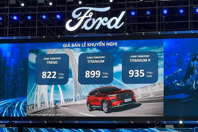 Mức giá xe Ford Territory 2023 cho các phiên bản Trend, Titanium và Titanium X được đề xuất chính hãng lần lượt là 822, 899 và 935 triệu đồng. Xe sở hữu 5 màu ngoại thất và 2 màu nội thất. Ford Territory 2023 tại Việt Nam dự kiến sẽ được giao tới khách hàng từ ngày 1/11. 