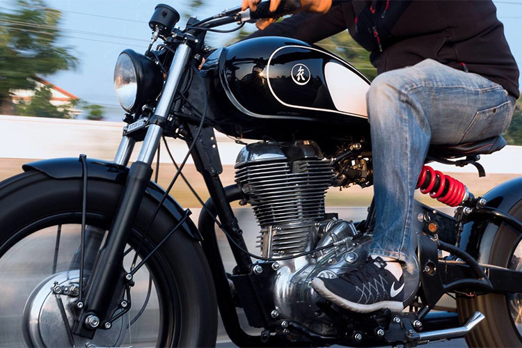 Không dừng lại ở đó, phanh đĩa nguyên bản của xe được thay bằng loại phanh tang trống đem lại cái nhìn hoài cổ, phía sau vẫn sử dụng phanh đĩa.