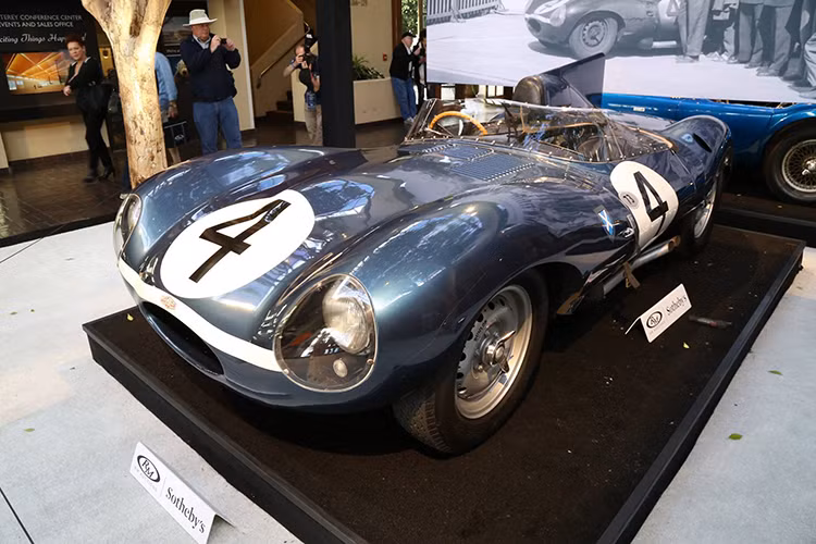 Jaguar D-Type là một trong những mẫu xe đua đáng chú ý nhất từng được hãng xe Anh quốc sáng chế. Chiếc siêu xế đua cổ này đã từng được vinh danh tới 3 lần vô địch tại giải đua 24 Hours of Le Mans trong những năm 1955, 1956, và 1957.