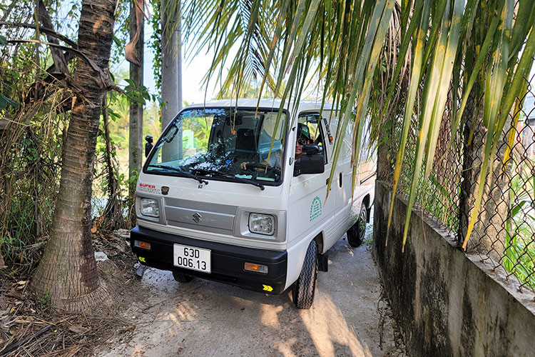 Dù là một chiếc xe tải, nhưng mức tiêu hao nhiên liệu của Blind Van chỉ tương đương nhiều dòng xe du lịch cỡ nhỏ, khoảng 6 lít/100km.