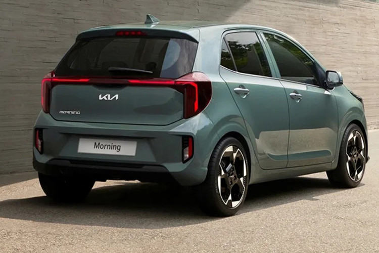 Ở lần trở lại này, Kia Morning bản GT tăng áp đã bị loại bỏ, vì thế bản thấp nhất hiện tại chỉ là GT-Line giả hiệu suất cao. Các bản còn lại vẫn chạy máy 1.25L xăng 4 xi lanh đi kèm hộp số sàn 5 cấp hoặc tự động 4 cấp. Giá xe dự kiến nhích lên một chút vì những nâng cấp mới.