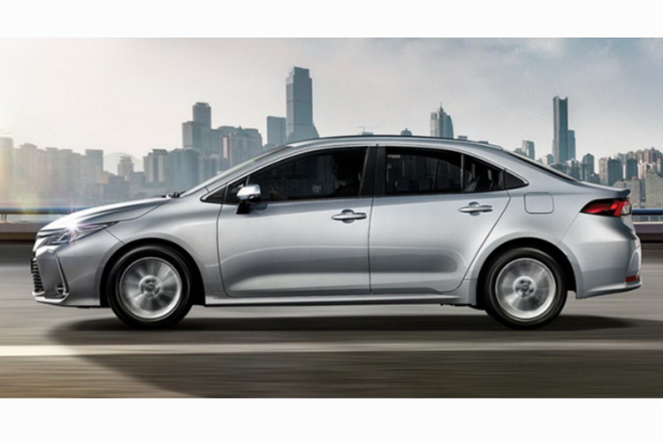 Riêng bản cao cấp nhất của Toyota Corolla Altis 2019 sẽ được trang bị thêm hệ thống định vị và hệ thống an toàn Safety Sense. Hệ thống an toàn này bao gồm chỉnh đèn pha tự động, cảnh báo mất tập trung, cảnh báo va chạm sớm và phanh tự động, cảnh báo chệch làn đường cộng thêm tính năng hỗ trợ đánh lái cũng như kiểm soát hành trình bằng radar.