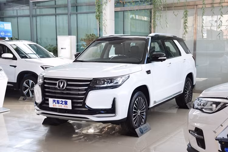 Vào hồi đầu tháng 3/2019 vừa qua, những hình ảnh và thông tin chính thức của mẫu xe ôtô Changan CS95 2019 của Trung Quốc đã được công bố. Sang tháng 4/2019, hãng Changan mới tung CS95 phiên bản nâng cấp ra thị trường Trung Quốc.