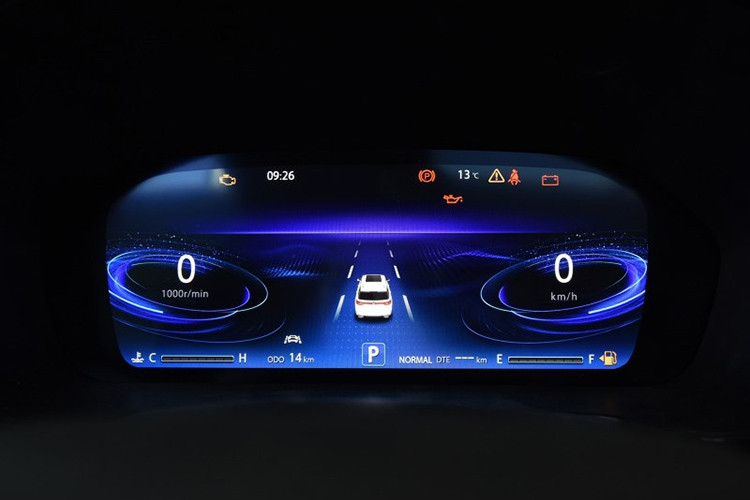 Không thua kém gì những mẫu ôtô nhập khẩu sang trọng đến từ châu Âu, mẫu xe Changan CS95 2019 mới này cũng được trang bị ghế bọc da Nappa cao cấp. Đó là chưa kể đến hệ thống đèn viền nội thất, có thể thay đổi màu theo chế độ lái và cửa sổ trời toàn cảnh.