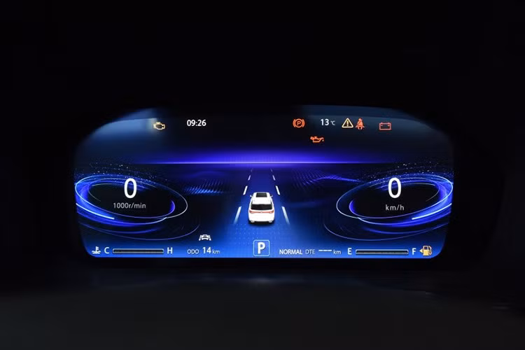 Không thua kém gì những mẫu ôtô nhập khẩu sang trọng đến từ châu Âu, mẫu xe Changan CS95 2019 mới này cũng được trang bị ghế bọc da Nappa cao cấp. Đó là chưa kể đến hệ thống đèn viền nội thất, có thể thay đổi màu theo chế độ lái và cửa sổ trời toàn cảnh.