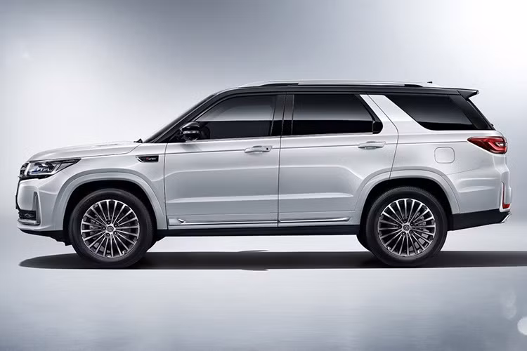 Giá xe Changan CS95 2019 dao động ở mức từ 166.000 - 204.000 Nhân dân tệ (khoảng 575 - 706 triệu đồng) tại thị trường Quốc. Dù có giá khá "mềm" nhưng Changan CS95 2019 lại sở hữu thiết kế như SUV hạng sang, cộng trang bị hiện đại bên trong xe.