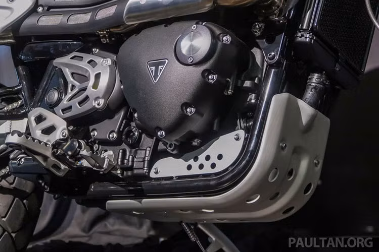 Hai bản Scrambler 1200 XC và XE đều cùng sử dụng động cơ High Power Bonneville xylanh đôi, dung tích 1.200 cc, sản sinh công suất 88,7 mã lực tại tua máy 7.400 vòng/phút và mômen xoắn cực đại 110 Nm tại tua máy 3.950 vòng/phút. Động cơ này đã được hiệu chỉnh lại, giúp tăng 12,5% công suất so với người anh em Bonneville T120 Modern Classic và 39% so với mẫu Street Scrambler 900 2019.