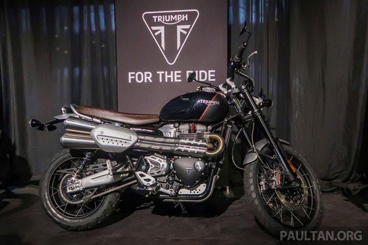 Thương hiệu xe máy đính đám Anh quốc vừa chính thức ra mắt mẫu xe đa địa hình Triumph Scrambler 1200 2019 mới cho thị trường Malaysia, cụ thể xe sở hữu hai phiên bản XC và XE, khác nhau đôi chút về trang bị và công nghệ trên xe.
