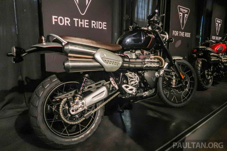 Do khác nhau về hành trình giảm xóc mà chiều cao yên của XC và XE cũng khác nhau, lần lượt ở mức 840 mm và 870 mm. Hệ thống phanh trên xe gồm củ Brembo Monobloc M50 đi kèm đĩa đôi 320mm ở trước và của Brembo 2 piston cùng đĩa đơn 255 mm ở sau.