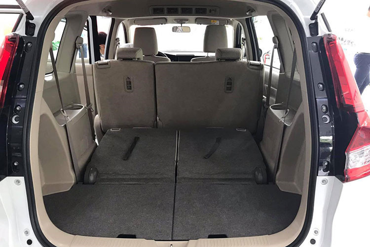 Về sức mạnh, Suzuki Ertiga 2019 sử dụng động cơ xăng K15B 1.5L 4 xi-lanh, sản sinh ra công suất 108 mã lực tại 6.000 vòng/phút và mô-men xoắn cực đại 138 Nm tại 4.400 vòng/phút. Phiên bản Ertiga GL sử dụng hộp số sàn 5 cấp trong khi bản GLX trang bị hộp số tự động 4 cấp.