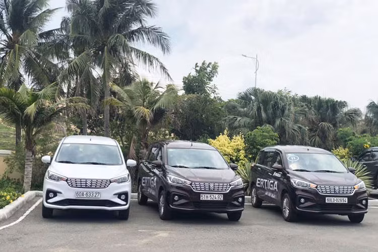 Theo một số nguồn tin cho hay, khi ra mắt vào cuối tháng 6 này - mẫu xe giá rẻ Suzuki Ertiga 2019 mới được sẽ được cung cấp với 2 phiên bản nhưng dựa trên bảng thông số rò rỉ, mẫu xe của Suzuki sẽ không có hệ thống cân bằng điện tử như nhiều đồn đoán, ngay cả bản cao cấp.