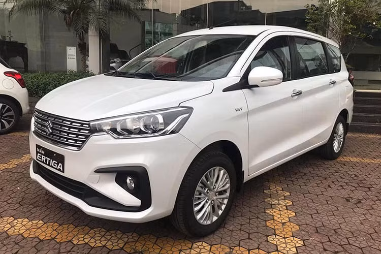 Ngoài ra, với sự vắng bóng của ga tự động, những tính năng an toàn trên phương tiện chỉ gói gọn ở 2 túi khí trước, công nghệ phân phối lực phanh điện tử hay hệ thống chống bó cứng phanh ABS...những trang bị tương tự như trên dòng Swift mới được ra mắt tại Việt Nam cách đây không lâu.