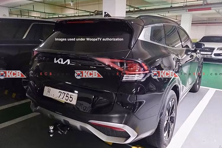 Hiện tại, những thông số kỹ thuật chi tiết về Kia Sportage 2022 vẫn là một ẩn số và người dùng sẽ phải chờ đợi ít nhất đến cuối năm nay. Theo dự đoán, có thể Kia Sportage 2022 sẽ dùng chung động cơ với Hyundai Tucson All New đang bán tại Mỹ với 2 tùy chọn, gồm máy xăng I4 2.5L, động cơ hybrid tăng áp 1.6L.