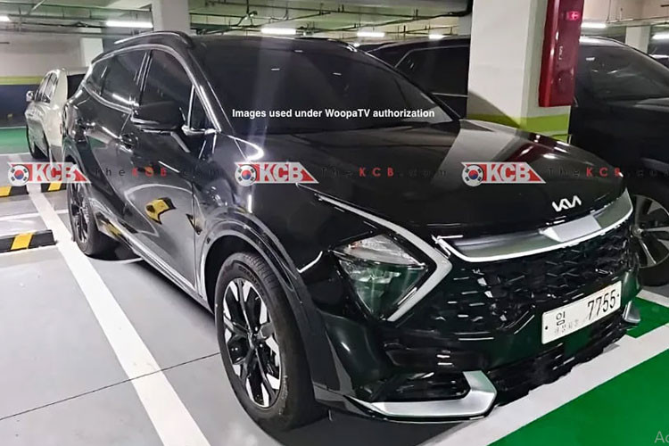 Một thông tin thú vị mà giới săn ảnh đã phát hiện khi Kia thử nghiệm các biến thể plug-in hybrid tại Đức thời gian gần đây dự tính sẽ dành cho mẫu xe này. Mức giá xe Kia Sportage 2022 hiện vẫn còn là ấn số, người dùng phải chờ đến khoảng cuối năm nay mới được công bố chính thức.