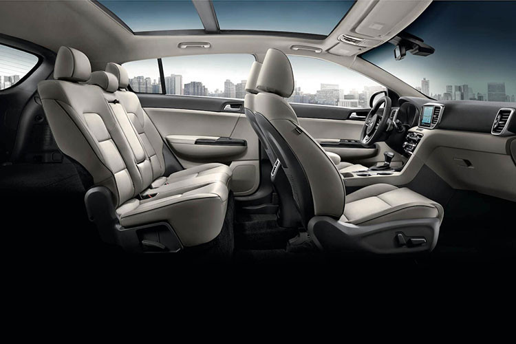 Không chỉ vậy, khu vực điều khiển trung tâm của xe giờ đây đã loại bỏ cần số mà thay bằng núm xoay chuyển số, chọn chế độ lái và nhiều chức năng sưởi/thông gió cho ghế trước.