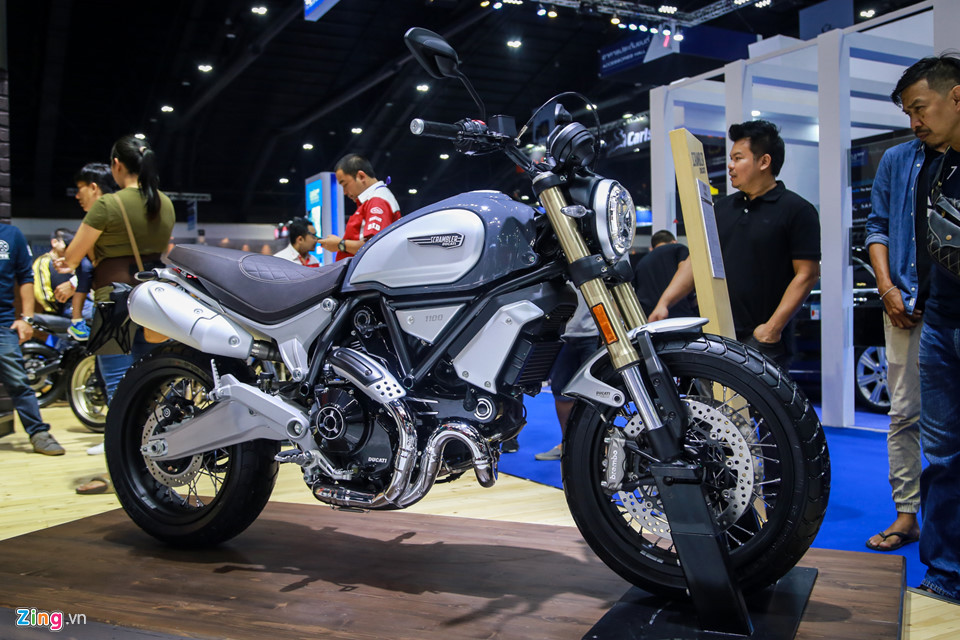 Ducati mang đến triển lãm Bangkok Motor Show 2018 chiếc Scrambler 1100. Hiện tại, Scrambler là dòng xe nhiều biến thể nhất của Ducati, lên đến 11 biến thể khác nhau. Riêng bản Ducati Scrambler 1100 mới có đến 3 lựa chọn, gồm bản thường, bản Sport và bản Special.