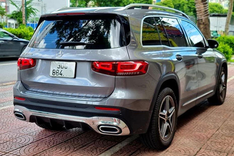 Với số tiền phải bỏ ra gần 2 tỷ đồng khi mua GLB 200, người quan tâm xe 7 chỗ tại Việt Nam chắc chắn sẽ có rất nhiều sự lựa chọn xe SUV hay MPV trong tầm giá này. Tuy nhiên, ở phân khúc xe sang thì Mercedes-Benz GLB 200 AMG trở thành một sự lựa chọn xe 7 chỗ hiếm hoi.