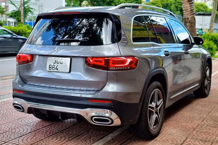 Với số tiền phải bỏ ra gần 2 tỷ đồng khi mua GLB 200, người quan tâm xe 7 chỗ tại Việt Nam chắc chắn sẽ có rất nhiều sự lựa chọn xe SUV hay MPV trong tầm giá này. Tuy nhiên, ở phân khúc xe sang thì Mercedes-Benz GLB 200 AMG trở thành một sự lựa chọn xe 7 chỗ hiếm hoi.