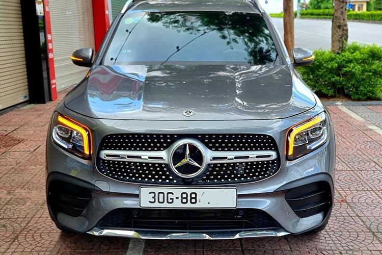 Trên thực tế, mẫu CUV Mercedes-Benz GLB 200 tại Việt Nam là dòng xe khá hút khách trên thị trường, những lô xe mới về luôn được bán và giao đến tay khách hàng khá nhanh chóng. Về lô nào, “cháy hàng” lô đó! Theo tìm hiểu, hiện tại nếu đặt mua GLC 200 AMG mới, khách hàng sẽ phải chờ một thời gian mới được nhận xe.