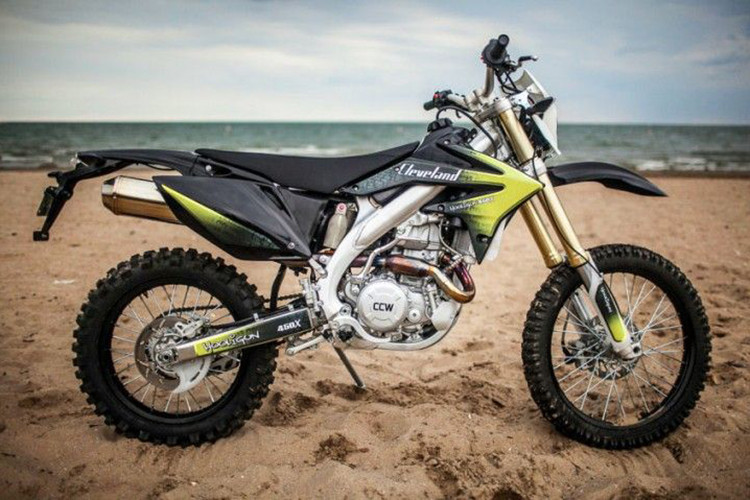 Sản phẩm mà chúng ta đang bàn đến ở đây là mẫu xe cào cào có ngoại hình khá quen thuộc được làm ra bởi đối tác của CCW tại Trung Quốc, được phân phối tại nhiều nước trên thế giới với cái tên của nhà phân phối CCW. Như vậy, về cơ bản thì đây là một mẫu xe cào cào được làm ra từ Trung Quốc với quy chuẩn kiểm tra chất lượng của CCW.