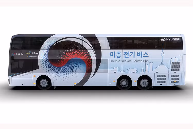 Theo ôg ByoungWoo Hwang, Trưởng nhóm kỹ thuật nâng cao phương tiện thương mại tại Hyundai Motor cho biết: “Xe buýt điện hai tầng là một phương tiện sử dụng năng lượng sạch, được tối ưu hóa cho xu hướng thân thiện với môi trường toàn cầu. Điều này cuối cùng sẽ không chỉ cải thiện chất lượng không khí, mà còn góp phần rất lớn trong việc giảm bớt tắc nghẽn giao thông bằng cách chở nhiều hành khách hơn."