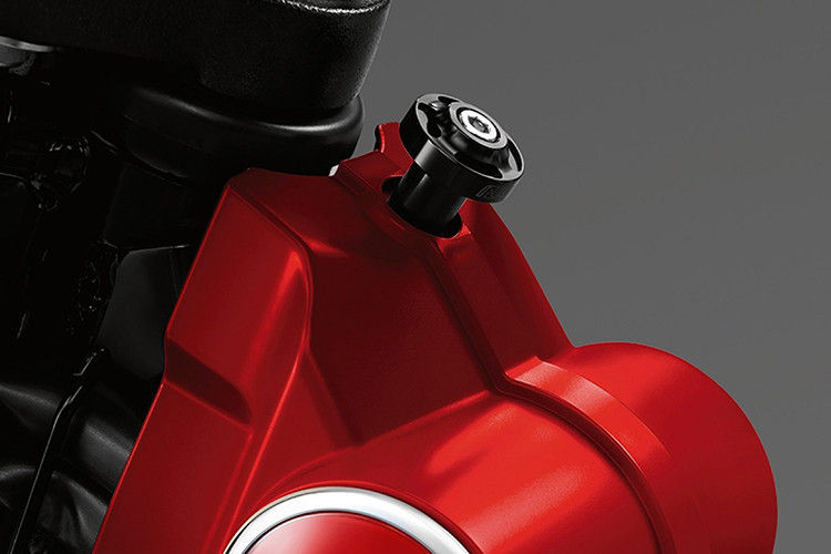 Ngoài ra, Cub House còn có một loạt trang bị khác đến từ các hãng đồ độ lớn như ghi đông từ Barkbusters, phuộc nhún từ Racing Bros và loạt đồ độ từ Stramtrail.