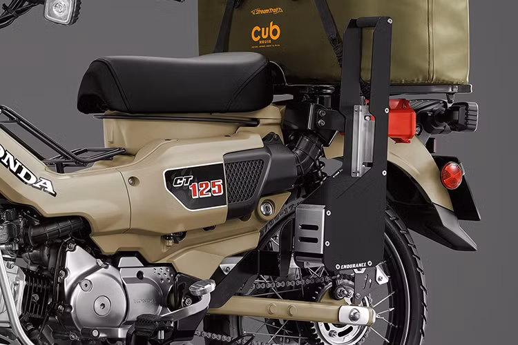 Như thế, người sở hữu những chiếc xe máy Honda CT125 sẽ tùy vào mục đích sử dụng như chạy phố, đi touring hay đi dã ngoại đều sẽ có những lựa chọn dành riêng cho chiếc xe của mình.