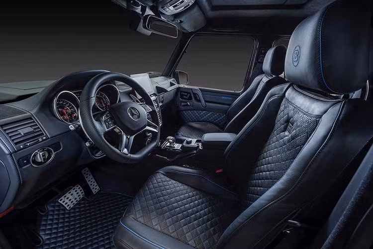 Với động cơ cực mạnh, Brabus 850 6.0 Biturbo 4×4² Final Edition có thể tăng tốc từ 0-100km/h chỉ trong 4,7 giây và đạt tốc độ tối đa giới hạn điện tử chỉ 210km/h do những chiếc lốp gai địa hình không thể chịu được vận tốc cao hơn.