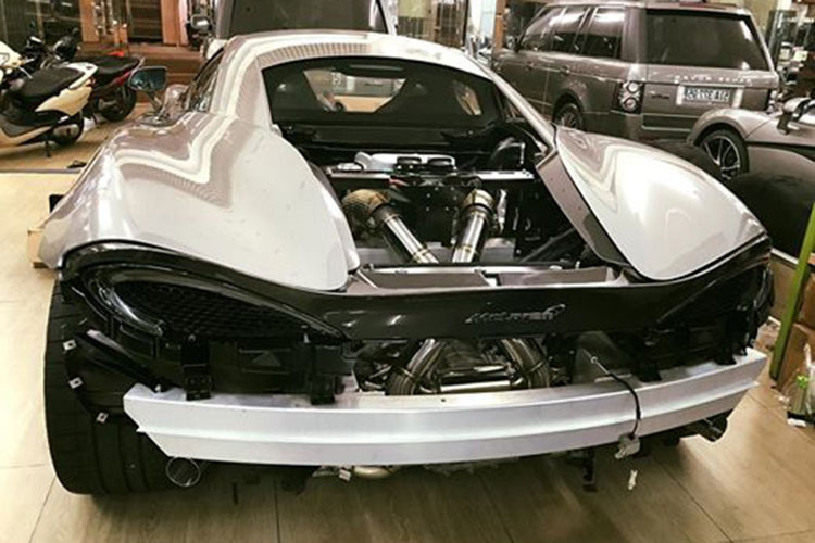 Siêu xe McLaren 570S được trang bị khối động cơ V8, tăng áp kép, dung tích 3,8 lít, sản sinh công suất tối đa 562 mã lực và mô-men xoắn cực đại 600 Nm. Sức mạnh này giúp siêu xe 570S của hãng McLaren mất khoảng thời gian 3,2 giây để tăng tốc từ vị trí xuất phát lên 100 km/h trước khi đạt vận tốc tối đa 328 km/h.