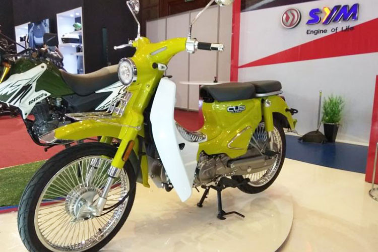 Đáng tiếc rằng, chiếc xe máy này mới chỉ xuất hiện dưới dạng trưng bày và chưa sẵn sàng đi vào sản xuất. Theo một đại lý của hãng xe máy SYM cho hay, dự kiến khi ra thị trường vào thời gian tới - Cub classic sẽ có giá rất rẻ, chỉ khoảng 18,8 triệu Rupiah (tương đương 29,2 triệu đồng).
