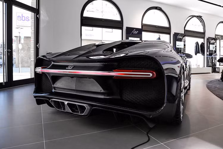 Ngoài ra, Munich cũng là một trong những thành phố giàu có nhất của nước Đức. Chính vì vậy việc, việc mở showroom và phụ kiện đi kèm tại đây sẽ là một thuận lợi rất lớn cho hãng siêu xe đình đám Bugatti.