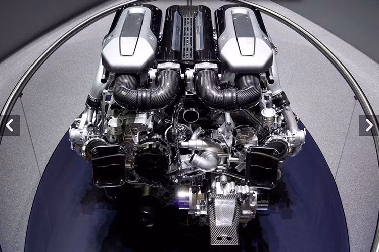 Trong tương lai, hãng Bugatti sẽ mở thêm 2 showroom kiêm cửa hàng lưu niệm mới ở Tokyo (Nhật Bản) và Monte Carlo (Monaco). Được biết, Bugatti hiện có 4 showroom tại Đức, đặt ở Munich, Frankfurt, Hamburg và Düsseldorf. Ngoài Đức, Anh và Thụy Sỹ cũng là hai thị trường quan trọng của Bugatti châu Âu.