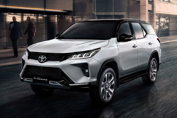 Mẫu xe SUV Toyota Fortuner thế hệ hiện tại đã có mặt trên thị trường từ năm 2015. Để duy trì sức hút của mẫu xe gần 10 năm tuổi này, hãng Toyota đã thường xuyên tung ra các phiên bản nâng cấp nhẹ. Mới đây, hãng đã làm điều tương tự khi bổ sung phiên bản cho Toyota Fortuner Leader 2024 mới ở thị trường Thái Lan. 