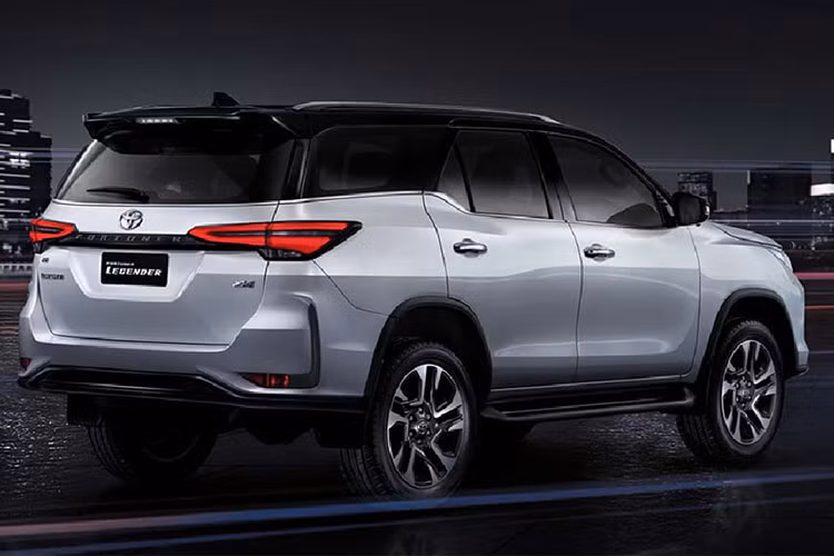 Với các lựa chọn phong phú, Toyota Fortuner Leader 2024 không chỉ phù hợp cho những khách hàng có nhu cầu mua xe gia đình mà còn là lựa chọn lý tưởng cho các khách hàng yêu thích sự mạnh mẽ và tiện nghi của dòng SUV.