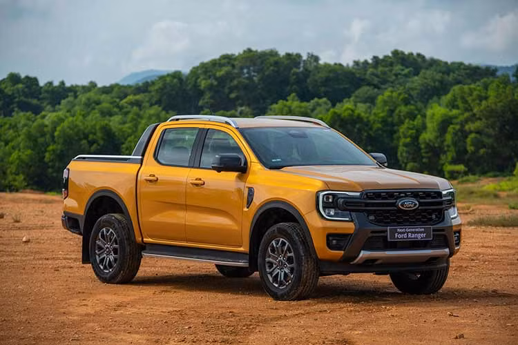 Ford Ranger Khi hai vị trí đầu bảng thuộc về hai mẫu xe dịch vụ thì vị trí thứ 3 doanh số quý 3/2023 lại có sự bất ngờ khi thuộc về mẫu bán tải Ford Ranger với 11.235 xe bán ra. Xét về nhiều khía cạnh thì thị trường ôtô Việt Nam vẫn chưa sử dụng đúng mục đích của những chiếc bán tải khi thiên về yếu tố gia đình hơn là chở hàng.
