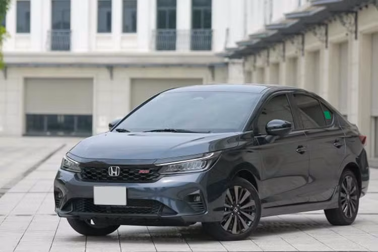  Honda City Dù có nhiều nỗ lực, nhưng dưới tác động của thị trường kinh tế Honda City cũng chỉ đạt 6.756 xe bán ra thị trường. Nhưng đây cũng là sự nổ lực đáng khen của mẫu sedan Nhật bản bởi trong phân khúc hạng B thì Honda City có mức giá cao hơn hẳn khi so với các đối thủ khác.