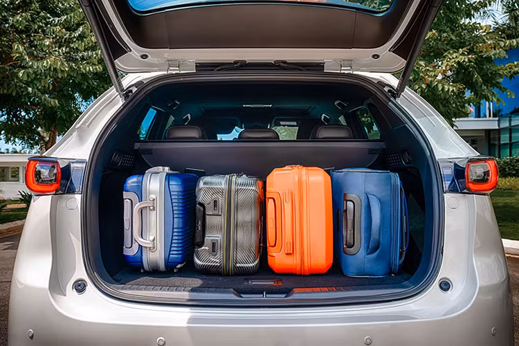 Nằm bên dưới nắp ca-pô của Mazda CX-5 2023 vẫn là động cơ xăng SkyActiv-G 4 xi-lanh, dung tích 2.0L, sản sinh công suất tối đa 154 mã lực tại tua máy 6.000 vòng/phút và mô-men xoắn cực đại 200 Nm tại tua máy 4.000 vòng/phút.