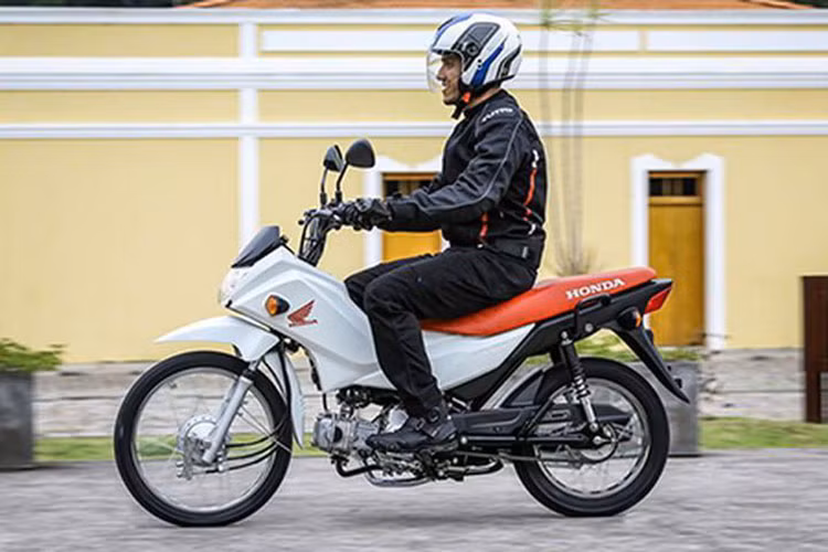 Về sức mạnh, chiếc xe "dị" này được trang bị khối động cơ 110cc phun xăng điện tử Fi, tương tự với động cơ Honda Wave RSX 110 cho công suất tối đa 7,9 mã lực ở tua máy 7.250 vòng/phút và mô-men xoắn cực đại 8,8 Nm tại 5.000 vòng tua/phút cùng hộp số 4 cấp tròn, côn tay.