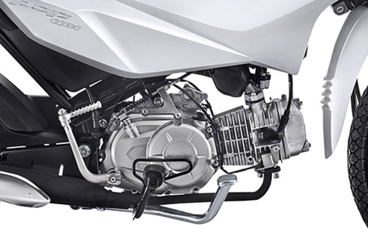 Hệ thống treo trên Pop 110i 2021 cũng chỉ là phuộc ống lồng phía trước và lò xo trụ đôi phía sau như nhiều mẫu xe máy phổ thông giá rẻ đang bán ra tại thị trường Việt Nam mà thôi.