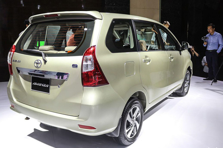 Toyota Avanza tại Việt Nam chỉ được trang bị hệ thống phanh ABS, phân phối lực phanh điện tử và 02 túi khí. Theo các chuyên gia kinh nghiệm về mua bán ôtô, Avanza sẽ hướng đến phục vụ kinh doanh vận tải nhiều hơn. Đặc biệt sự ra mắt của phiên bản Avanza 2019 sắp về Nam sẽ giúp cho mẫu xe này khởi sắc.