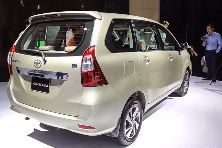 Toyota Avanza tại Việt Nam chỉ được trang bị hệ thống phanh ABS, phân phối lực phanh điện tử và 02 túi khí. Theo các chuyên gia kinh nghiệm về mua bán ôtô, Avanza sẽ hướng đến phục vụ kinh doanh vận tải nhiều hơn. Đặc biệt sự ra mắt của phiên bản Avanza 2019 sắp về Nam sẽ giúp cho mẫu xe này khởi sắc.