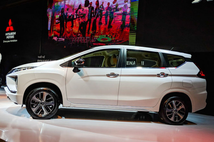 Mẫu xe đắt khách hàng đầu trong phân khúc xe 7 chỗ giá rẻ được trang bị 2 túi khí, phanh ABS/BA/EBD, hỗ trợ lên dốc, kiểm soát cân bằng chủ động, camera chiếu hậu... Dưới nắp ca-pô là loại 1.5L MIVECkết nối hộp số sàn 5 cấp hoặc hộp số tự động 4 cấp sản sinh 102 mã lực/141Nm. Giá xe Mitsubishi Xpander tại Việt Nam từ 550 đến 620 triệu đồng.