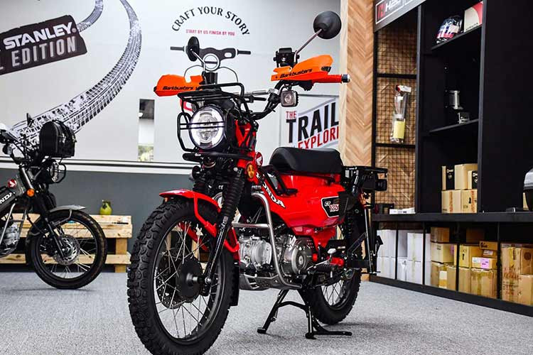 Tại thị trường Thái Lan, giá xe Honda CT125 2023 mới có giá bán từ 85.000 Bath (tương đương gần 55 triệu đồng). Tuy nhiên, khi được các đại lý nhập về Việt Nam thì mẫu xe này lại có mức giá cao hơn rất nhiều, khoảng từ 150 đến hơn 170 triệu đồng, có nơi từng hét giá lên đến 198 triệu đồng và tuỳ thuộc vào màu sắc trang bị...